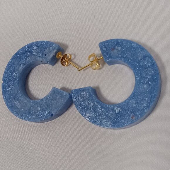 Blue resin hoop earrings with 18k gold plated earring posts - Picture 2 of 6